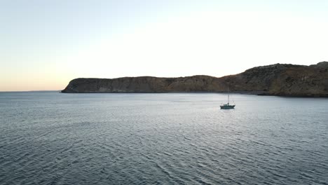 Aerial-footage-of-a-boat-in-the-middle-of-the-ocean