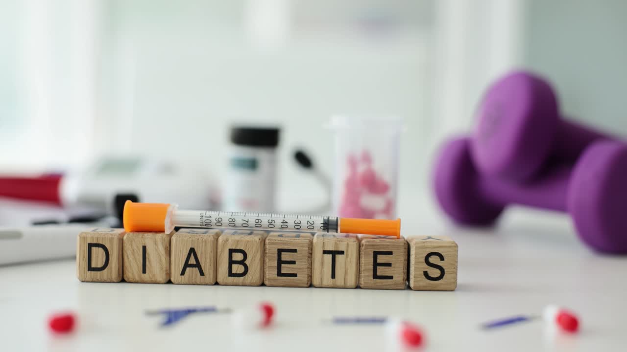 Concepto de Diabetes con Jeringa de Insulina y Artículos de Salud