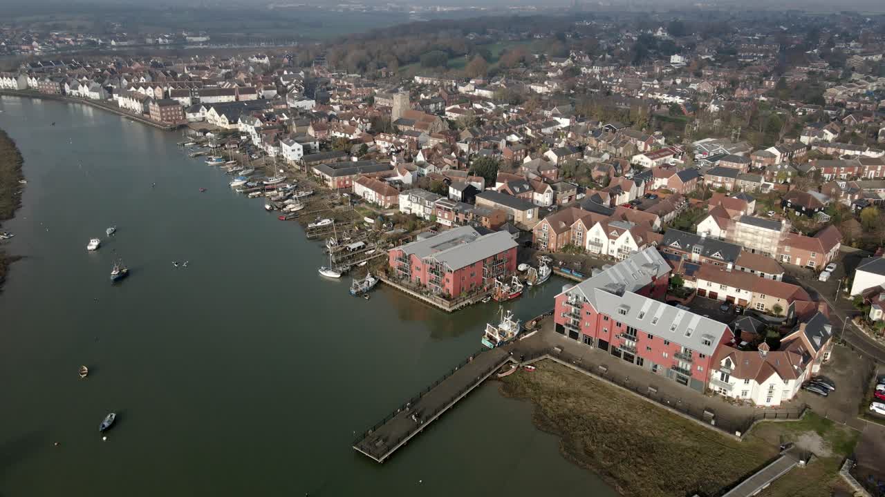 wivenhoe old quay y jetty essex 4k imágenes de drones alto punto de vista
