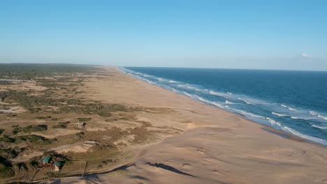 playa vacia sin actividades de gente en rocha uruguay