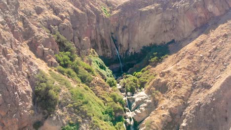 Cascada-Sinchi---Yanaquihua-Condesuyos-Tomas-Aéreas-De-Drones-De-La-Cascada-Y-El-Valle-Circundante