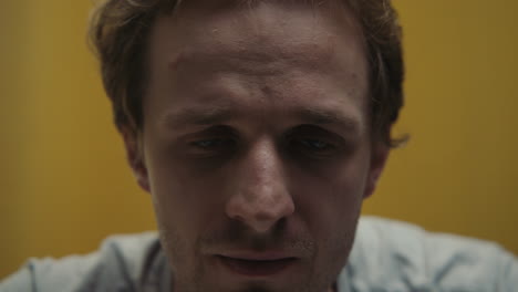 retrato en primer plano de un hombre