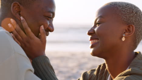 Glücklich,-Strandliebe-Und-Paar-Dankbarkeit-Von-Schwarz