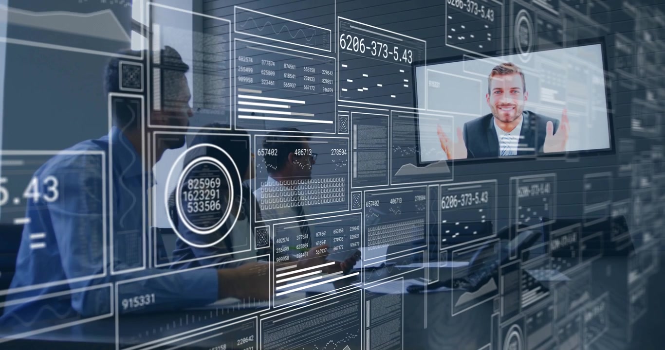 Ein Präsentator im Anzug zeigt Live-Technologie-Datenpanels, während Teilnehmer Dokumente scannen und Diagramme analysieren.