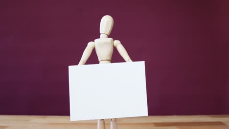 Figurine-holding-blank-placard