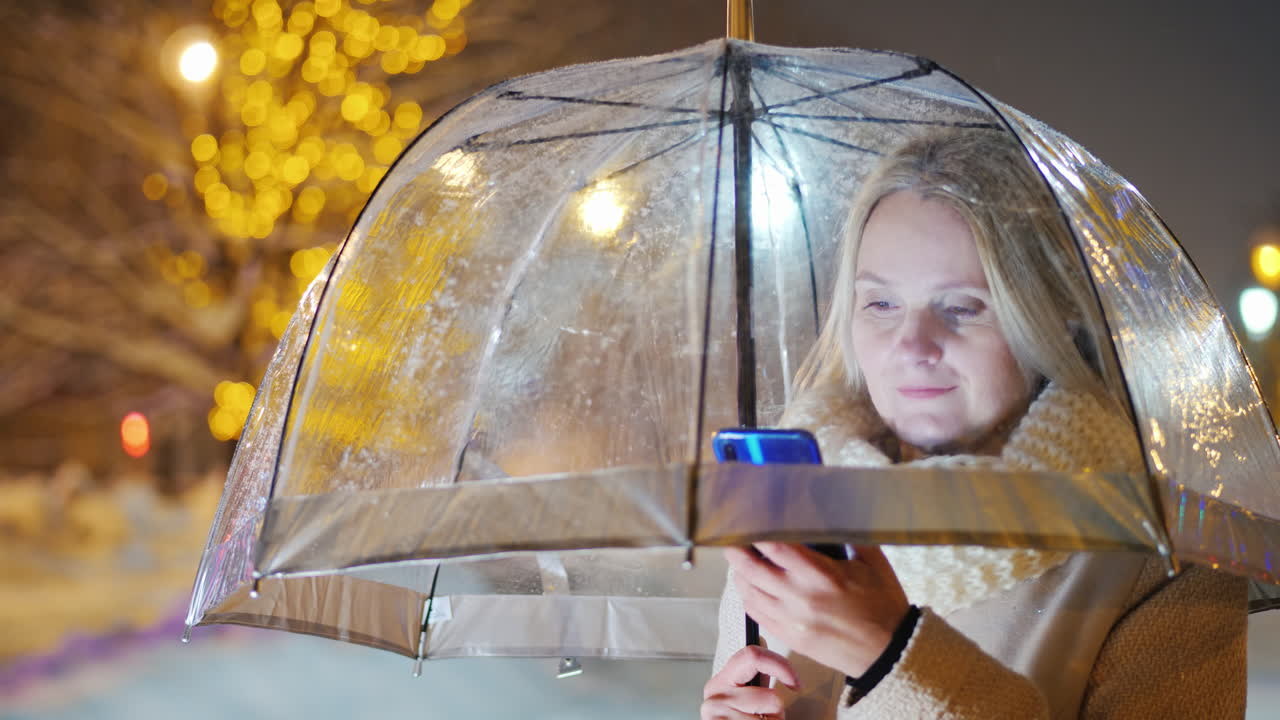 la gente se divierte en la variante canon de año nuevo