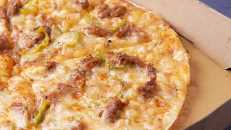 pizza en una caja
