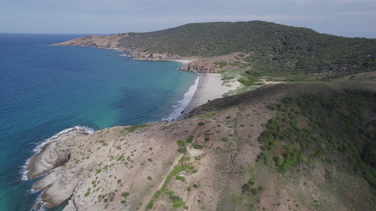 naufragio y pequeña playa de naufragio en la costa de la isla great keppel en el centro de queensland, australia