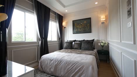 decoración de dormitorio elegante y moderna con buena luz natural