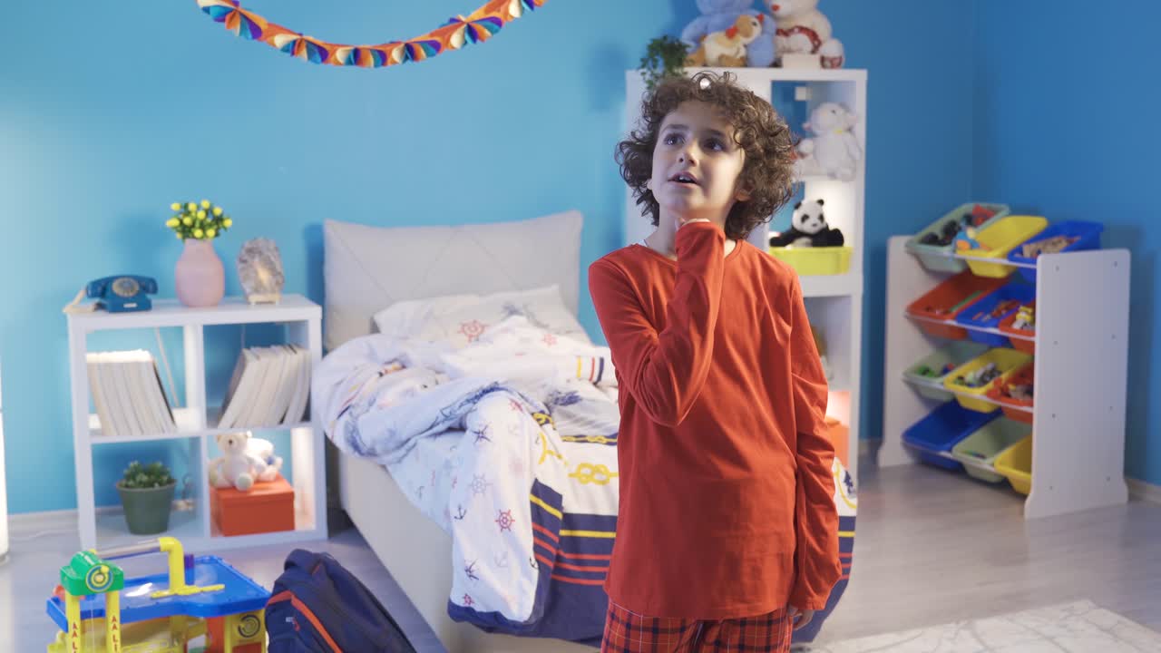 꿈을 꾸는 사람은 어린이 방을 둘러보고 자신이 꿈을 꾸고 있다는 것을 봅니다.