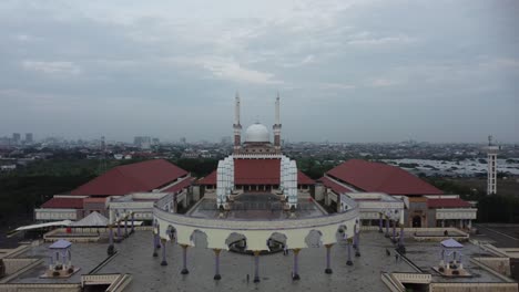 vista aérea de la gran mezquita de java central (masjid agung jawa tengah)
