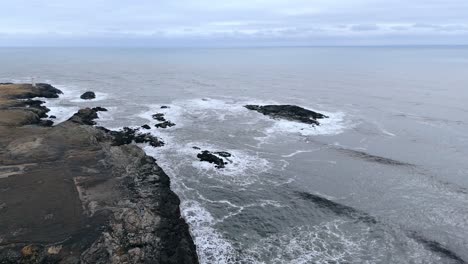 Atlantic-ocean-waves-hitting-black-rock-volcanic-coast-cliffs,-Iceland