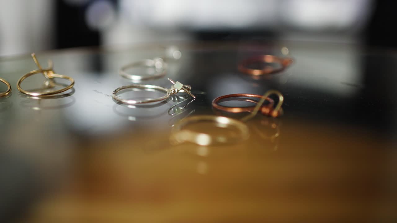 handgefertigte metallohrrringe