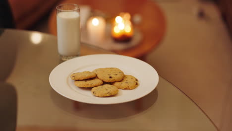 cookies and milk at home