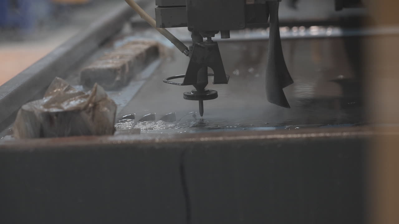 칼 모양의 산업용 금속 절단기 절단 강철, 칼 제조 공장 공정