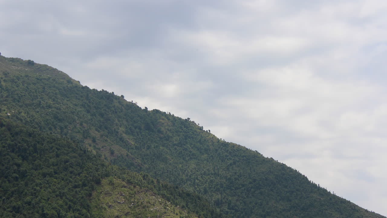 산 위에 구름 timelapse