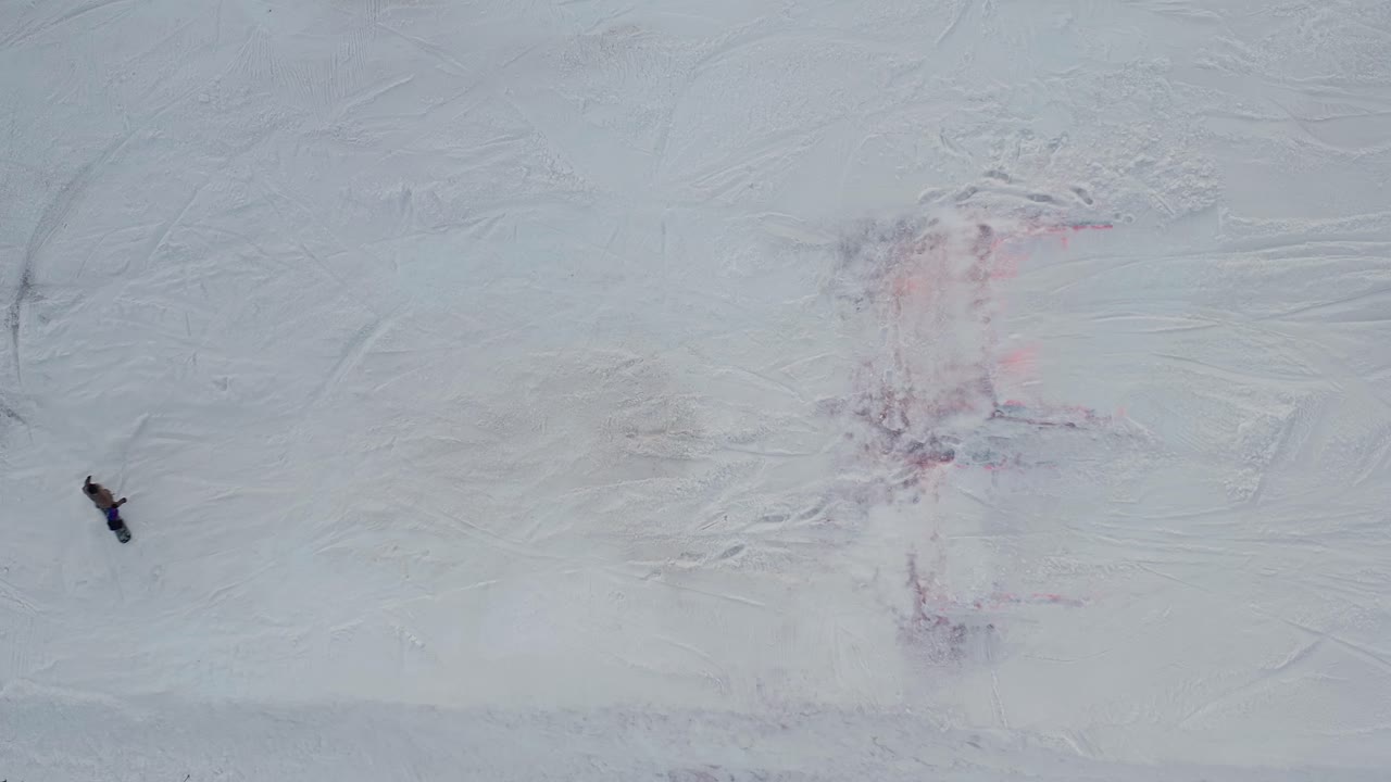 폴란드 자코파네 구바로우카 산의 스노우파크에서 프리스타일 스노보드