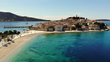 un video de la ciudad de primosten en croacia