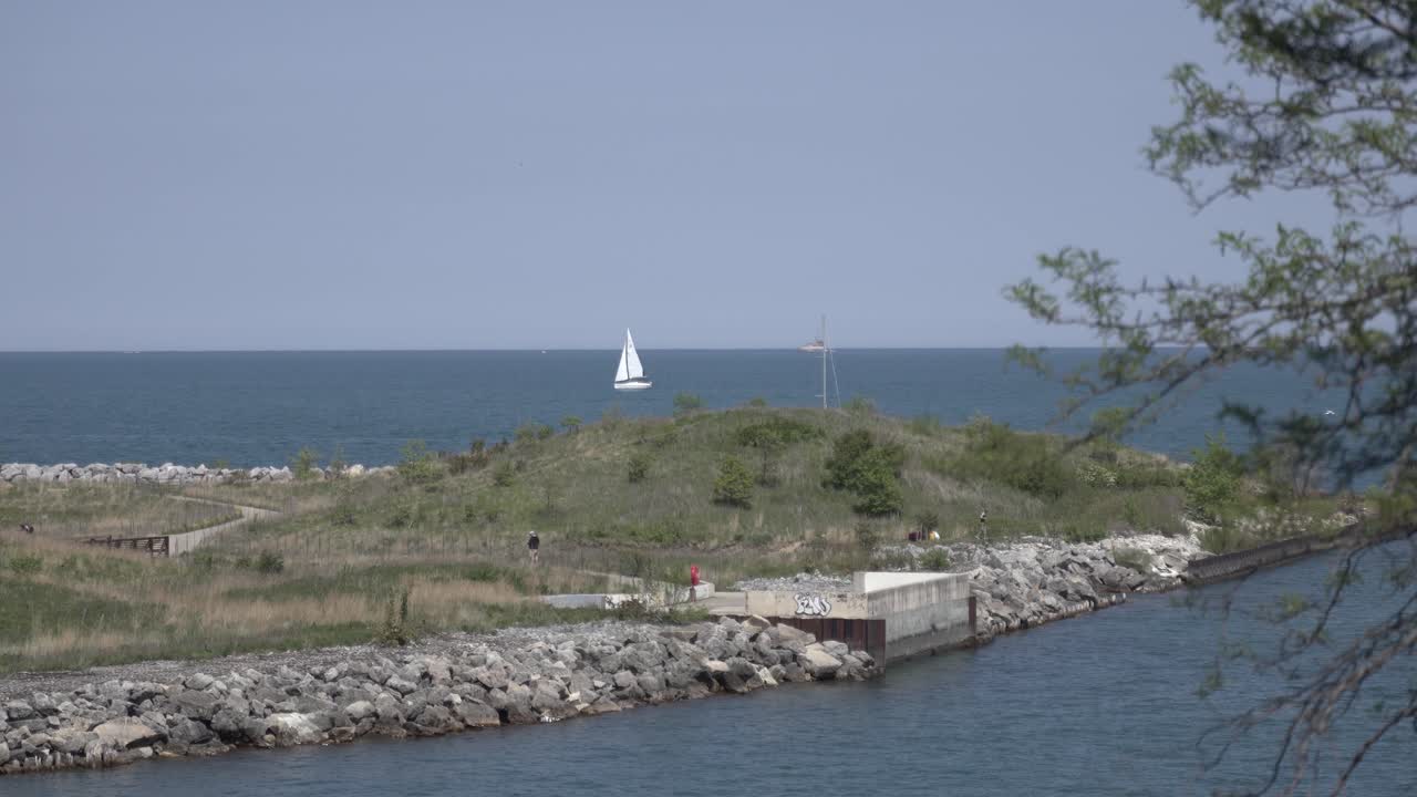 미시간 호수 에 있는 항해 보트 시카고 호수 연안