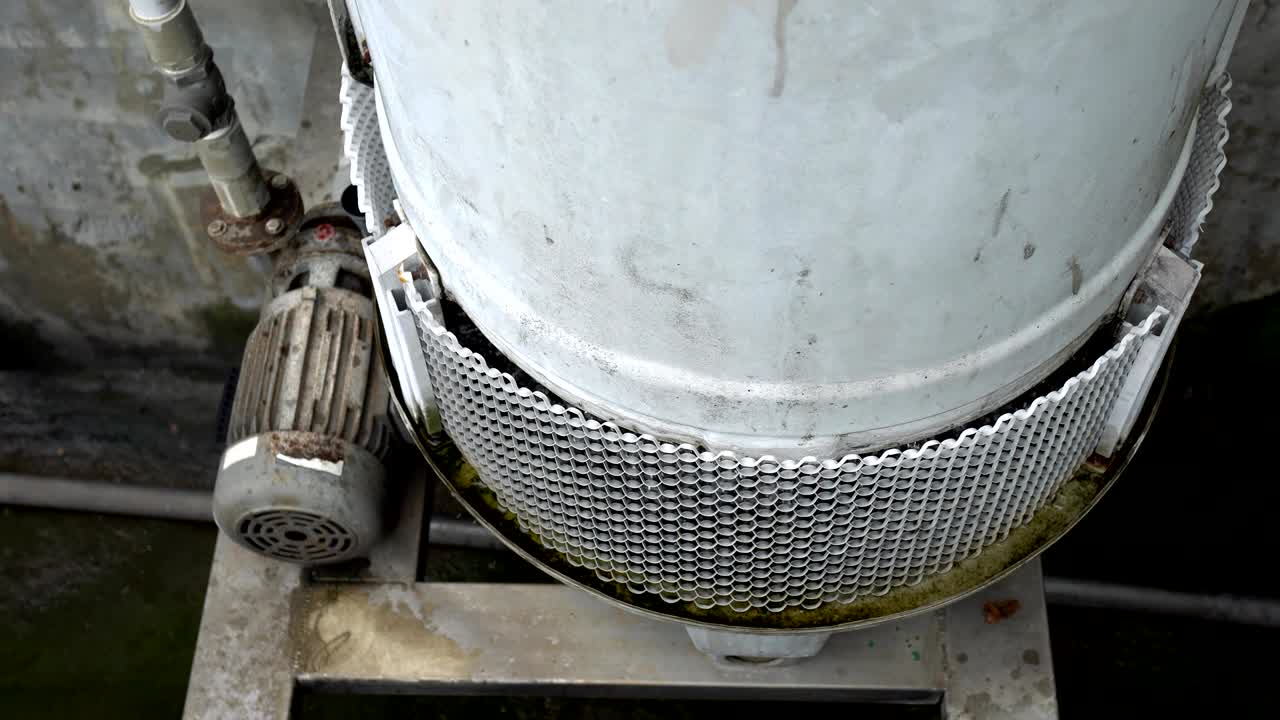 3단계 인덕션 모터: 기능은 물을 배수하거나 프하는 것이며, 외관은 고 얼룩진 상태입니다.