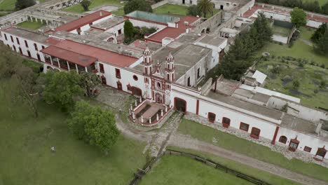 hacienda ixtafiayuca 位於墨西哥郊區的建築,從空中拍攝