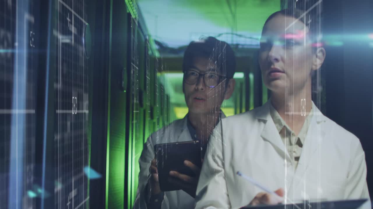 animación de luces sobre mujeres y hombres diversos trabajando en la sala del servidor