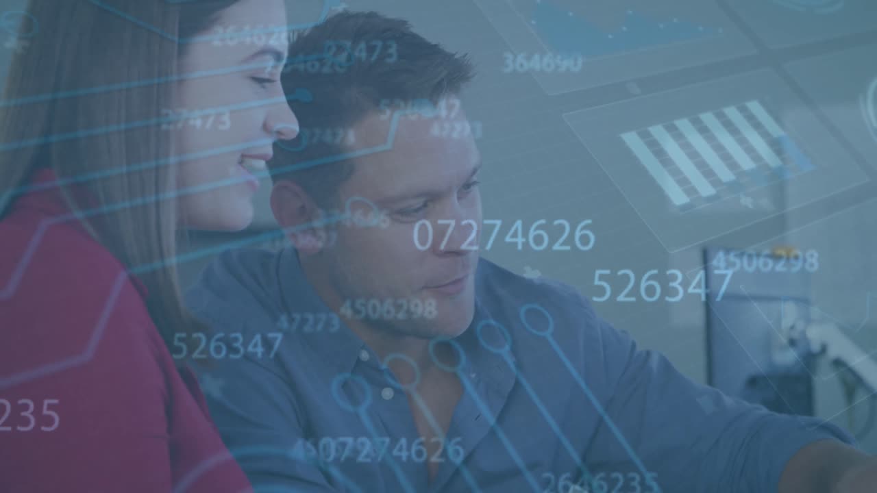 animación del procesamiento de datos sobre la gente de negocios caucásica hablando