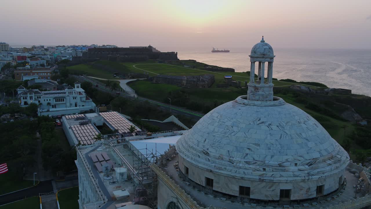 Droning by the dome of the capital of Puerto Rico on a hazy day