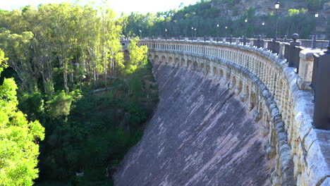 Alter-Spanischer-Wasserdamm,-Gefunden-In-El-Chorro-Oberhalb-Von-Malaga