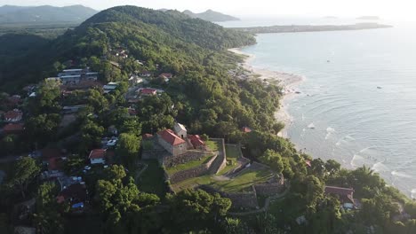 Drohnenaufnahmen-Der-Festung-Sao-Jose-Da-Ponta-Grosso-In-Florianópolis,-Brasilien