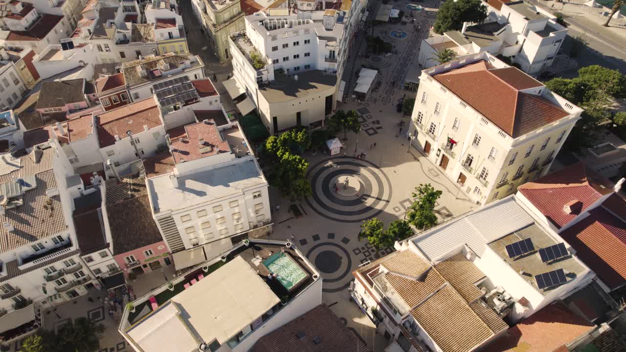 Piazza Gil Eanes e Posto de Turismo, Lagos, Algarve, Portogallo.