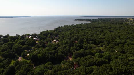 Luftaufnahmen-Vom-Cedar-Creek-Lake-In-Texas