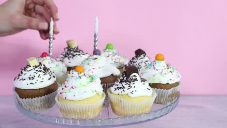 put birthday candles on cup cakes with cream for party