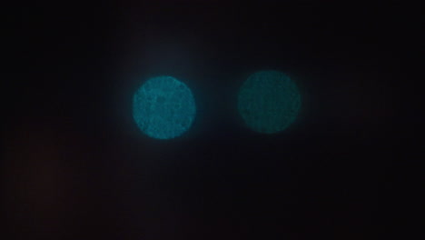 orbes azul bokeh dentro del túnel cinematográfico