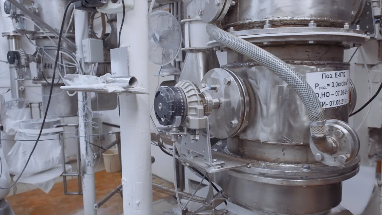 인력을 가진 산업 제조 과정