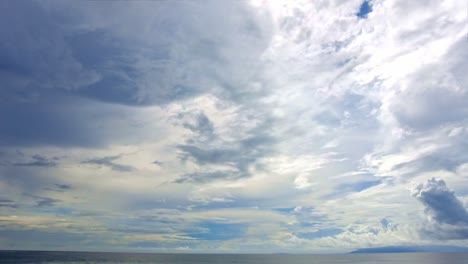 Clouds-moving-slowly-over-the-ocean