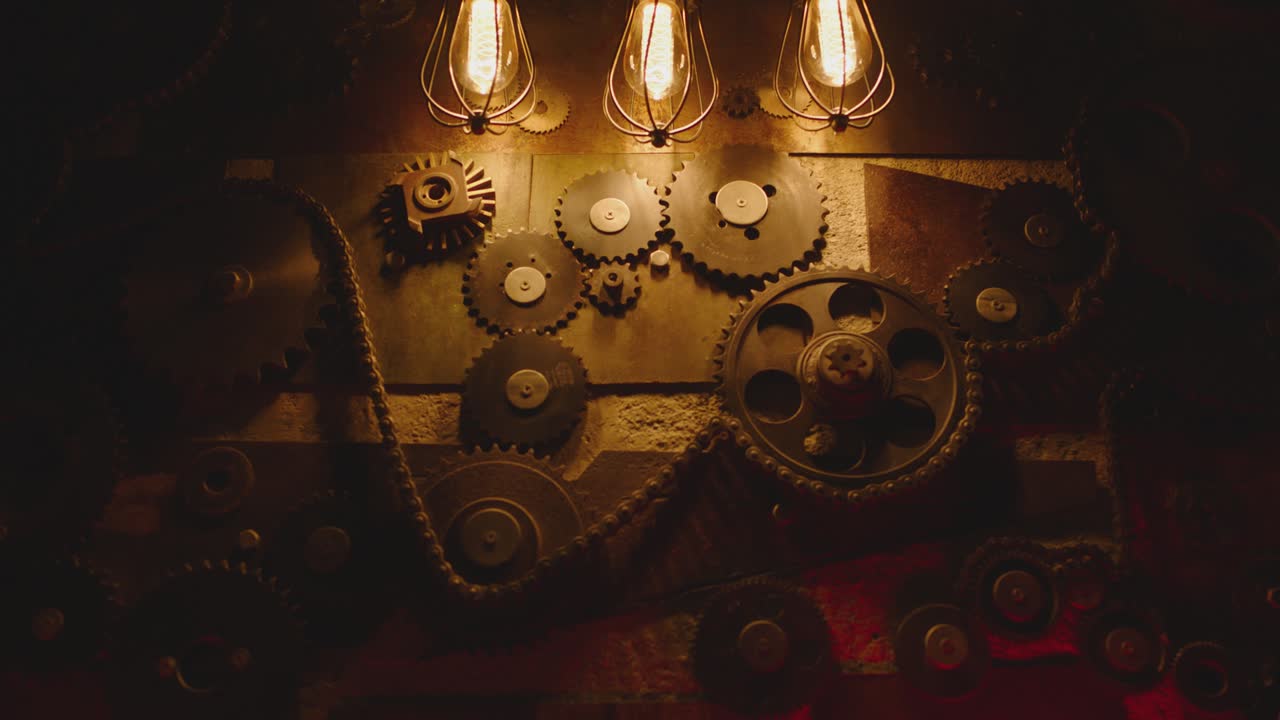 cámara que se mueve en la pared decorada con mecanismo de engranajes metálicos y lámparas de estilo loft. interior con diseño de estilo industrial. movimiento lento de primer plano. luces intermitentes.