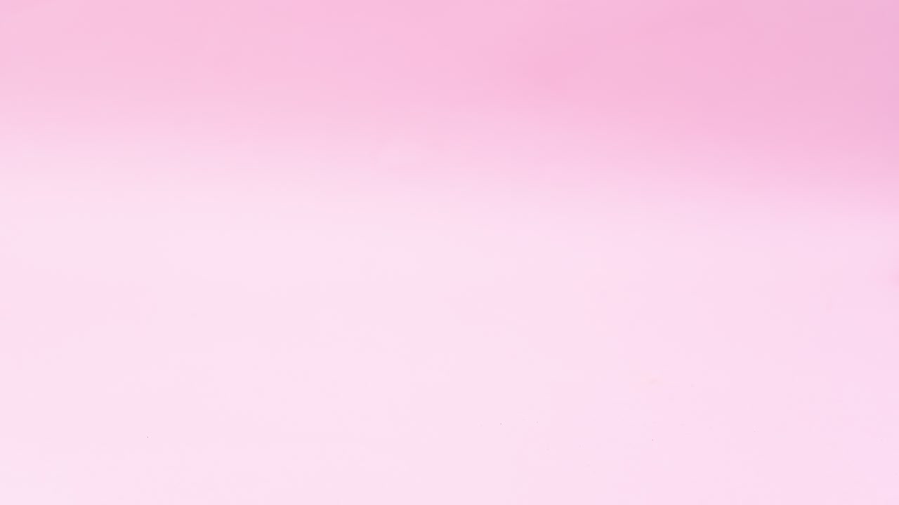 hermosa decoración pastel de navidad romántica en tema rosa pastel. bufanda de invierno con dulces y bolas de papá noel. stop motion