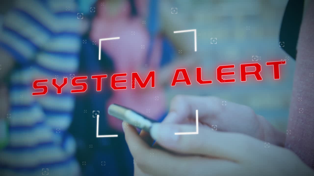 анимация системы оповещения текст и обработка данных над кавказской бизнесменкой с помощью смартфона