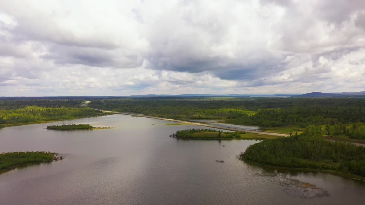 Cariboo Highway: un Viaggio Aereo Panoramico Vicino a 100 Mile House
