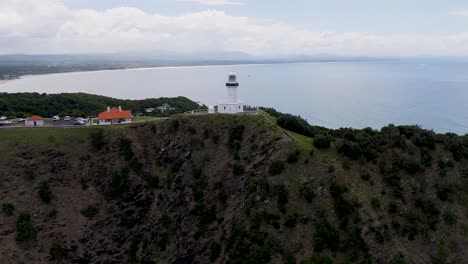 vista aérea del faro y la costa escénica