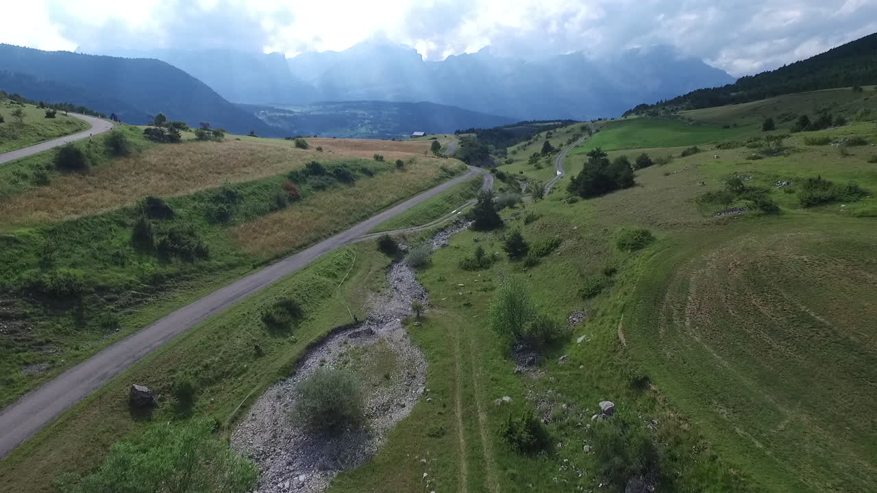 Volando basso nella valle al Col du Noyer, Francia