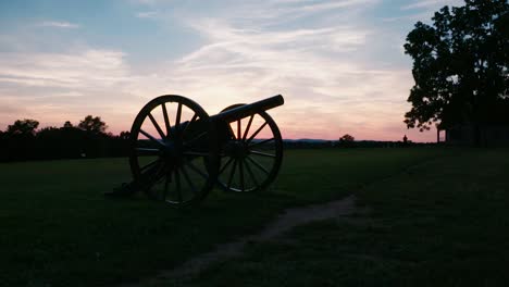 Puesta-De-Sol-Tiro-De-Grúa-De-Canon-En-El-Parque