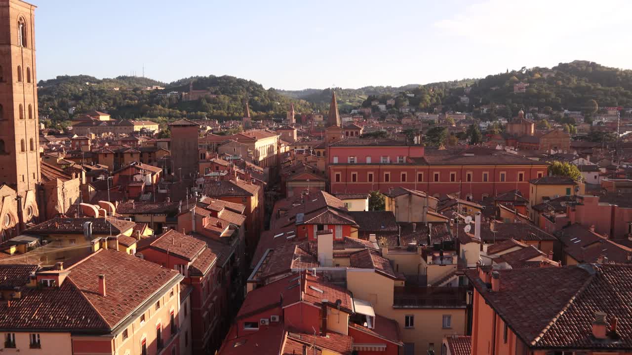 Bologna’s skyline featuring Asinelli Tower, Basilica di San Petronio, and Palazzo d’Accursio