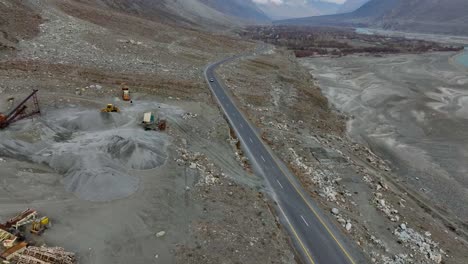 Vista-Frontal-De-Drones-Del-Hermoso-Paisaje-De-Gilgit,-Pakistán