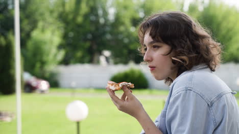 Teen-girl-having-lunch-outdoors