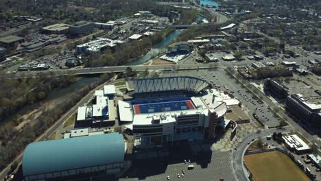 Vista-Panorámica-Sobre-El-Paisaje-Urbano-Y-El-Estadio-Albertsons-En-Boise,-Idaho---Tiro-Con-Drones