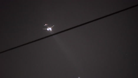boeing 747 despegando del aeropuerto internacional de nashville por la noche