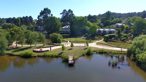 Volando-Sobre-El-Lago-Daylesford,-Victoria