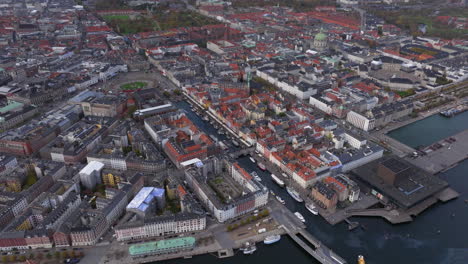 tomada aérea sobre el puerto de copenhague